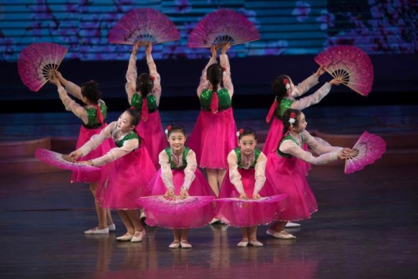 عرض موسيقي راقص للأطفال في كوريا الشمالية