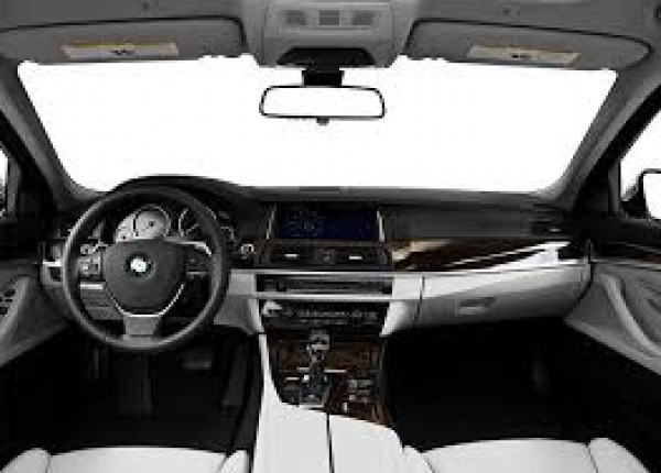 الفئة الخامسة لــ "BMW" تستعرض اختبارات الأمان