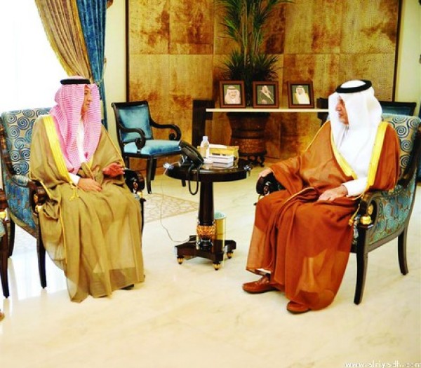 الأمير الفيصل يطلع على خطط ومشاريع وزارة الإسكان السعودية