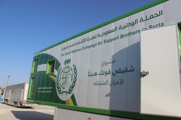 الحملة الوطنية السعودية مستمرة بتوزيع الخبز على السوريين النازحين
