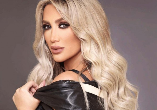 النجمة مايا دياب تختم حلقة برنامج بأغنية "كده برضه"