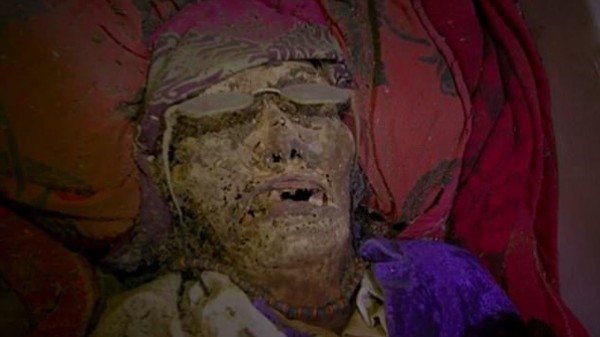 أندونيسيا:طقوس متوارثة بعدم دفن الميت والعيش معه بالمنزل كأنه حي!