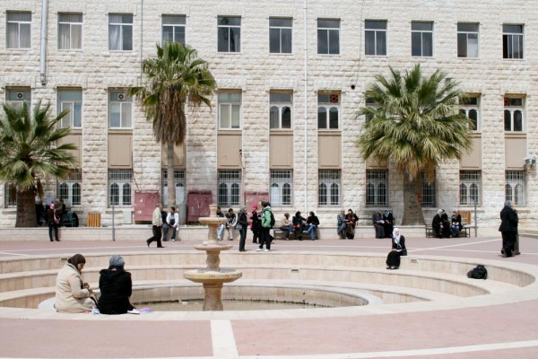 جامعة القدس تستقبل عالم الذرة "منير نايفة"