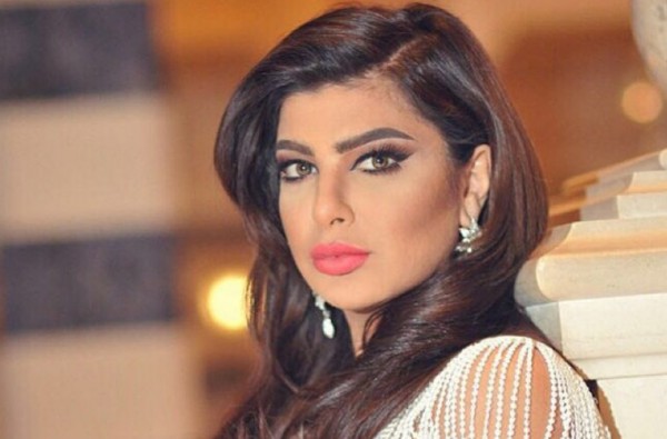 البحرينية أميرة محمد تثير الجدل بسعر العقد الذي ترتديه!