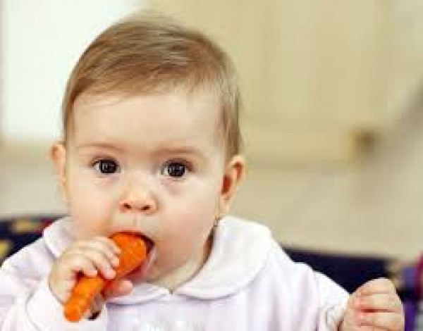 نصائح لحماية طفلك من اختناق الطعام