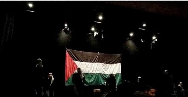 عرض لفرقة راجعين للفنون الفلسطينية في بروكسل