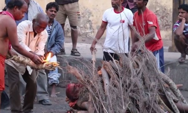 اشتعال النيران في دار جنازات أثناء حرق شخص مفرط البدانة
