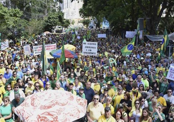 إضراب عام في البرازيل يصيب الحياة بالشلل
