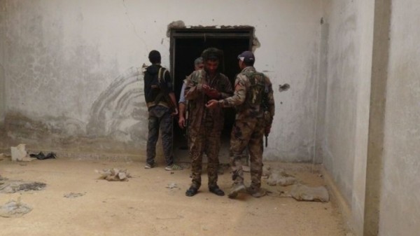 بالصور.. اكتشاف سجن غامض لتنظيم الدولة في الطبقة السورية