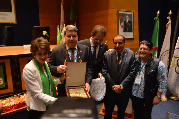 اللجنة الأولمبية الجزائرية تكرم السيد اللواء "عبد الغني هامل"