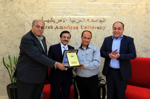 الجامعة العربية الأمريكية تكرم عضو هيئتها التدريسية أ. د. قصراوي
