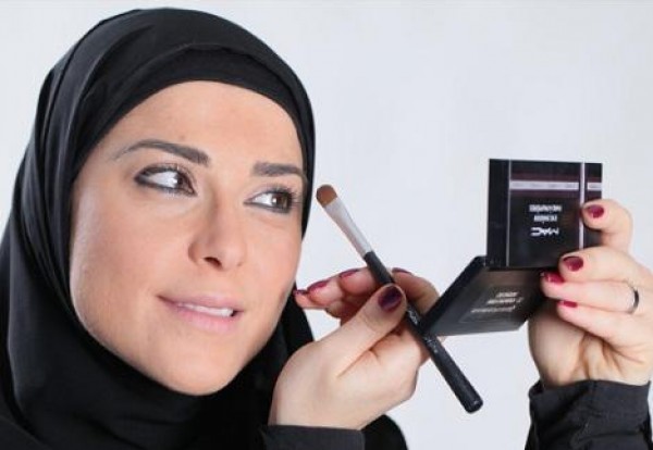 حكم استخدام المكياج فى نهار رمضان