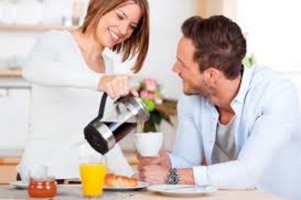 داعية: الشرع لم يأمر الزوجة بخدمة زوجها