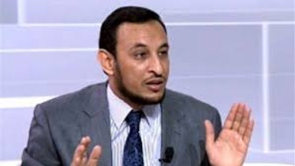 الداعية رمضان عبدالمعز يوضح حكم "عمل الحواجب"