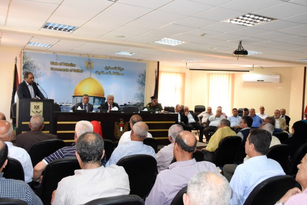 محافظ سلفيت ووزير العمل يتفقدان مركز التدريب المهني