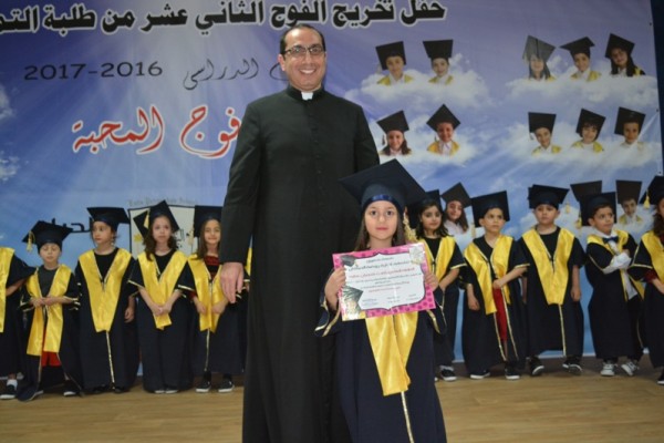 حفل تخريج الفوج الثاني عشر من طلبة التمهيدي لروضة الحياة