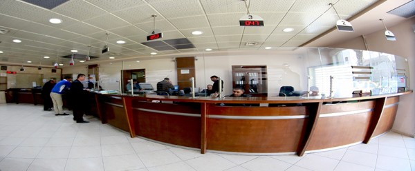 مركز خدمات الجمهور..حلقة الوصل الأقوى بين المواطن وبلدية الخليل