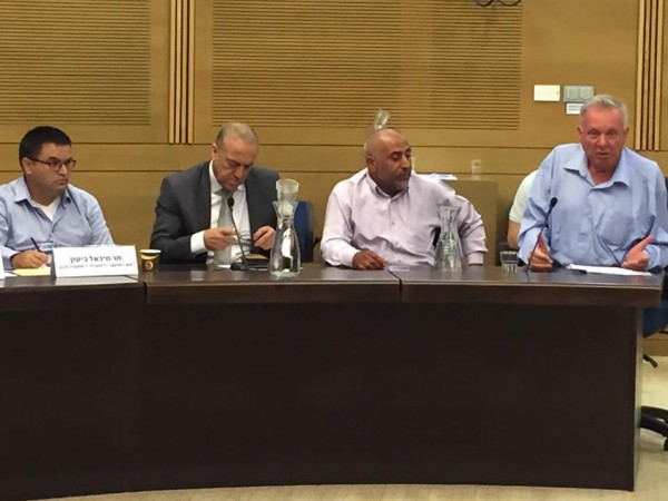 نواب العرب يطالبون بزيادة تقديم الخدمات على الشوارع الرئيسية