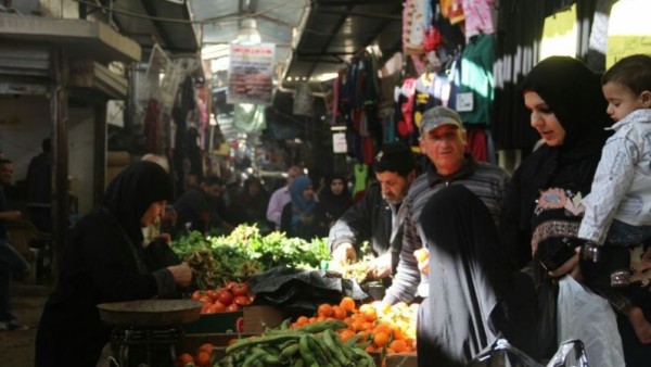 لجنة سوق الخضار في "عين الحلوة" تدعو الفصائل لتوحيد جهودها