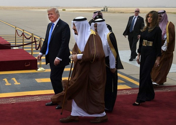 للمشاركة في القمة الإسلامية الأمريكية..ترامب يصل المملكة السعودية