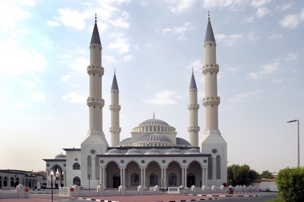 مسجد ومركز الفاروق عمر بن الخطاب يستضيف قراء معروفين