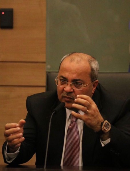 الطيبي يتلقى رداً من وزير التعليم حول تسريع شهادات البجروت