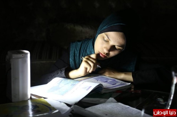 صعوبة المنهاج.. أزمة كهرباء ورواتب.. وقدوم رمضان.. واقع طلبة التوجيهي!
