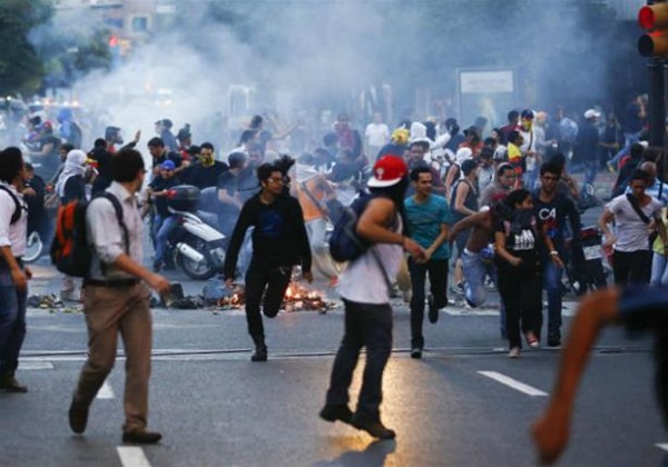 60 إصابة خلال احتجاجات في فنزويلا