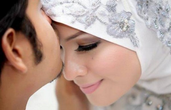 ما حكم تقبيل الزوجة أثناء الصوم؟