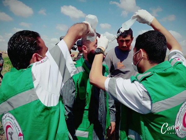 قوات الإحتلال تستهدف طواقم الخدمات الطبية شرق غزة