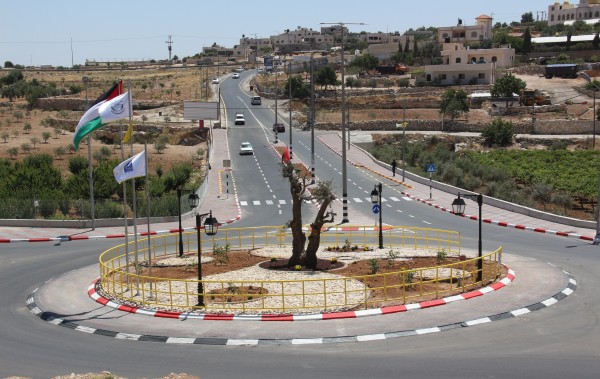 بلدية يطا تنهي أعمال مشروع "دوار زيف" بمدخل المدينة الشمالي