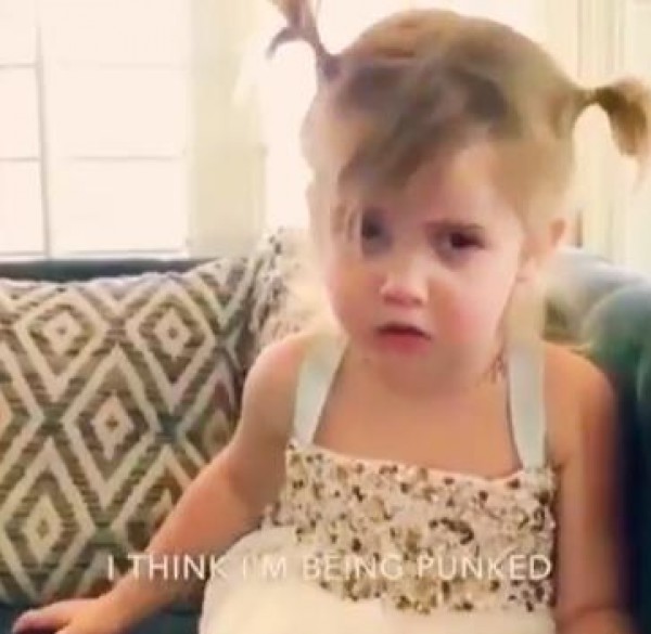 بالفيديو:اجمل طفلة طريفة تواجه والدها "لماذا لم تحضر لي ايفون"