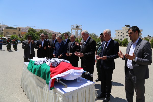المالكي يشارك بمراسم استقبال جثمان السفير عزمي الدقة