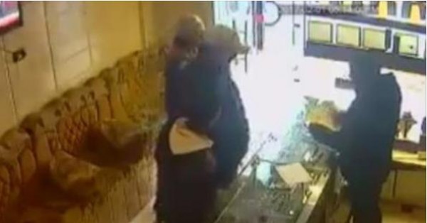 مصر: فيديو مروع لحظة ذبح صائغ وسرقة 4.5 كيلو ذهب