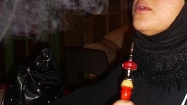 تدخين النساء للنرجيلة:آثار صحية مُدمرة وظاهرة مستفحلة بالمجتمع الفلسطيني