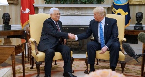 "هآرتس": شخصان يسعيان لمنع التقارب بين عباس وترامب
