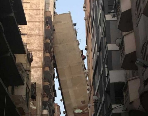 مشهد مرعب... برج يميل على مبان أخرى بمصر (فيديو)