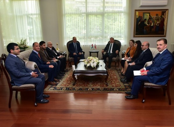 السفير مصطفى يجتمع بوزير التعليم التركي ويبحث معه التعاون الثنائي