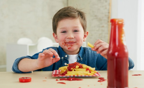 كيفية التعامل مع الطفل حينما يصر على نوع طعام واحد