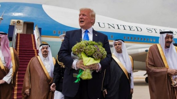 زيارة ترامب ترفع شعبيته بين السعوديين