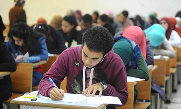 رغم محاولات مكافحة الظاهرة.. صفحات مصرية تسرب امتحانات الثانوية العامة