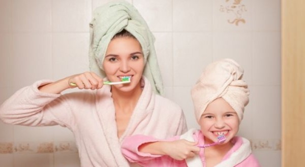 كيف تشجعين صغيرك المهمل على غسيل أسنانه؟