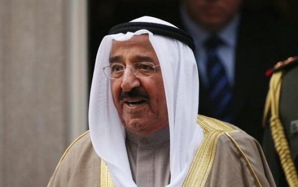 أمير الكويت يغادر إلى الامارات للتوسط في الأزمة القطرية