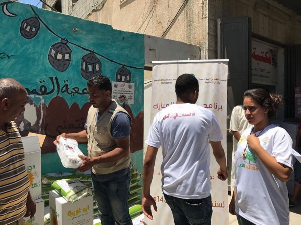 القمر الخيرية في أريحا تواصل تنفيذ الأعمال الخيرية بشهر رمضان