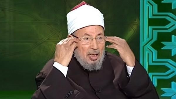 بعد وضعه بقوائم الإرهاب.. رابطة العالم الإسلامي تنهي عضوية القرضاوي