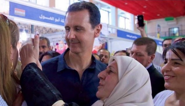 بالفيديو.. الرئيس السوري يتجول في حي المزة بدمشق