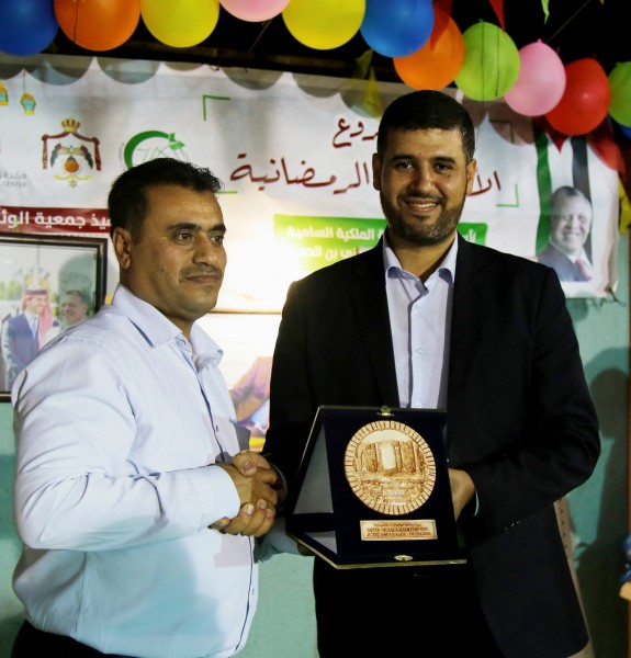 المستشفى الميداني الأردني يكرم جمعية الوئام الخيرية