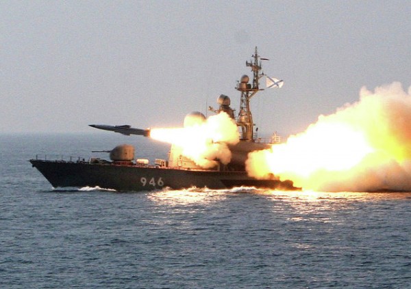 السفن الحربية الروسية تقصف مواقع لتنظيم الدولة بسوريا