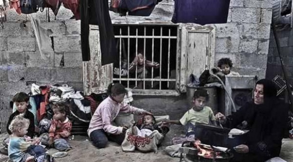 فقراء غزة: بأي حال عدت يا عيد!