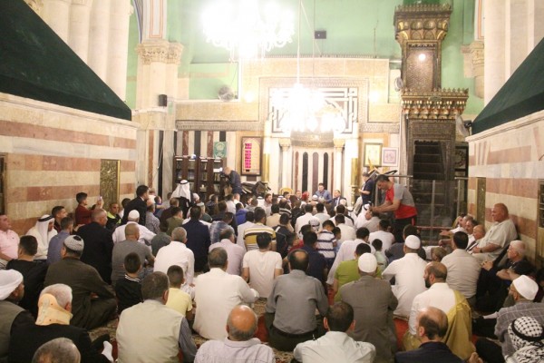 أبو اسنينة: أعداد مصلي الحرم الإبراهيمي جزء لايَتجزأ من العيد